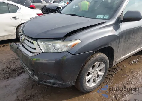 2013 Toyota Highlander Base V6 из США, поврежденный, VIN 5TDBK3EH2DS207799